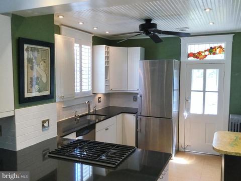 426 Westgate Rd, Baltimore, MD 21229 photo 2