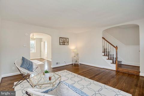 231 E Medwick Garth, Baltimore, MD 21229 photo 5