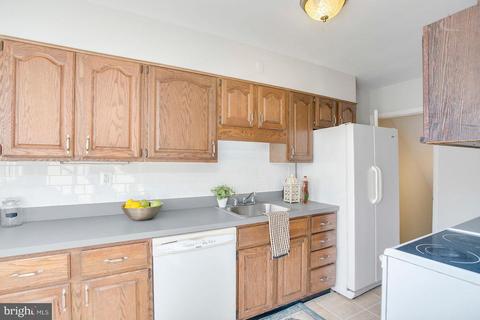 231 E Medwick Garth, Baltimore, MD 21229 photo 15