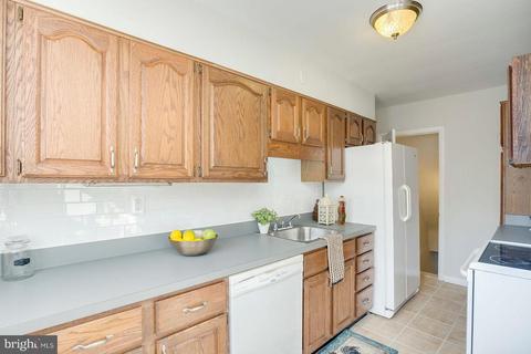 231 E Medwick Garth, Baltimore, MD 21229 photo 16