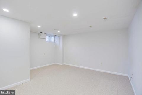 231 E Medwick Garth, Baltimore, MD 21229 photo 31