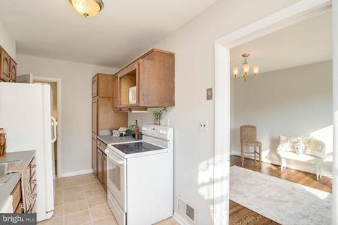231 E Medwick Garth, Baltimore, MD 21229 photo 17