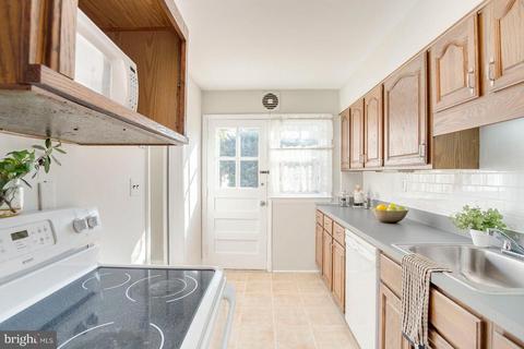 231 E Medwick Garth, Baltimore, MD 21229 photo 19
