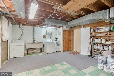 231 E Medwick Garth, Baltimore, MD 21229 photo 35