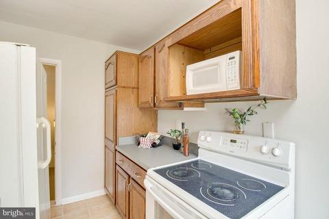 231 E Medwick Garth, Baltimore, MD 21229 photo 18
