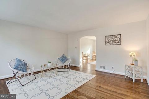 231 E Medwick Garth, Baltimore, MD 21229 photo 9
