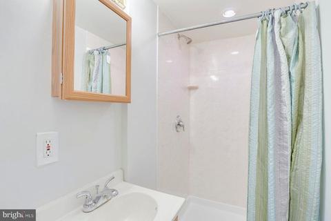 231 E Medwick Garth, Baltimore, MD 21229 photo 33