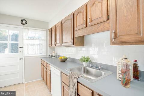 231 E Medwick Garth, Baltimore, MD 21229 photo 20