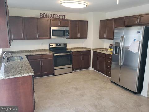 593 Baker St, Baltimore, MD 21217 photo 2