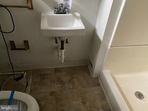 1318 Meridene Dr, Baltimore, MD 21239 photo 13