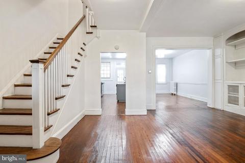8 York Ct, Baltimore, MD 21218 photo 3