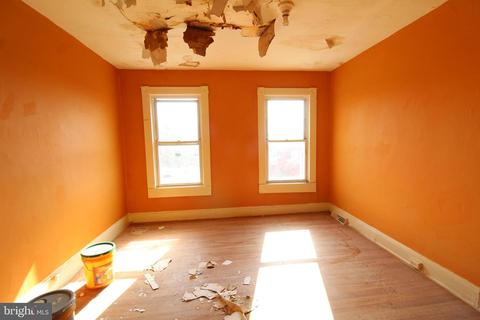 2508 E Hoffman St, Baltimore, MD 21213 photo 1
