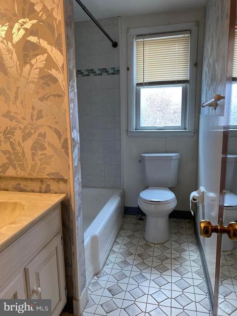 1001 Circle Dr, Halethorpe, MD 21227 photo 11