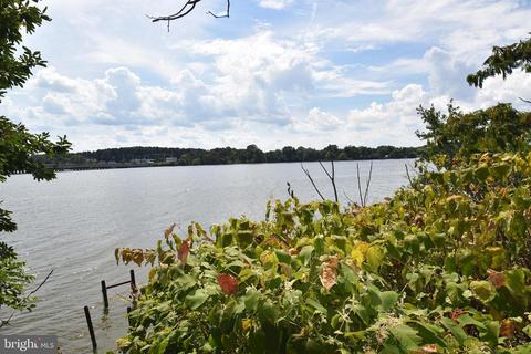 20 Wagners Ln, Essex, MD 21221