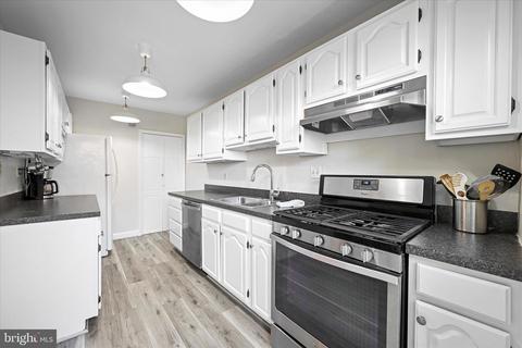 138 Stevenson Ln, Baltimore, MD 21212 photo 3