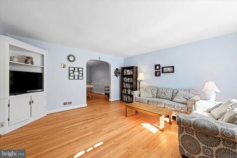 138 Stevenson Ln, Baltimore, MD 21212 photo 4
