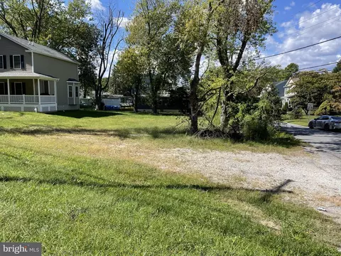 8615 N Point Rd, Sparrows Point, MD 21219 photo 2