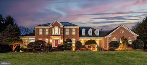 506 Pond View Ln, Cockeysville, MD 21030