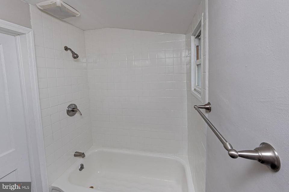  6513 Lehnert St, Gwynn Oak, MD 21207 photo 10