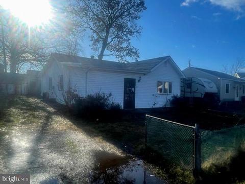 207 Glider Dr, Middle River, MD 21220 photo 1