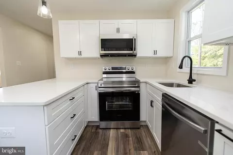 2421 Matthai Ter, Sparrows Point, MD 21219 photo 8