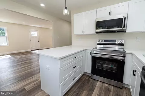 2421 Matthai Ter, Sparrows Point, MD 21219 photo 9