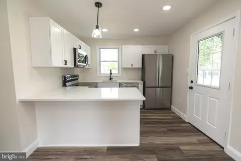2421 Matthai Ter, Sparrows Point, MD 21219 photo 5