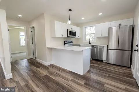 2421 Matthai Ter, Sparrows Point, MD 21219 photo 7