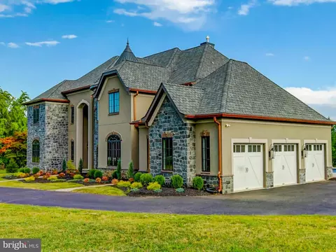 12404 Hunters Gln, Owings Mills, MD 21117