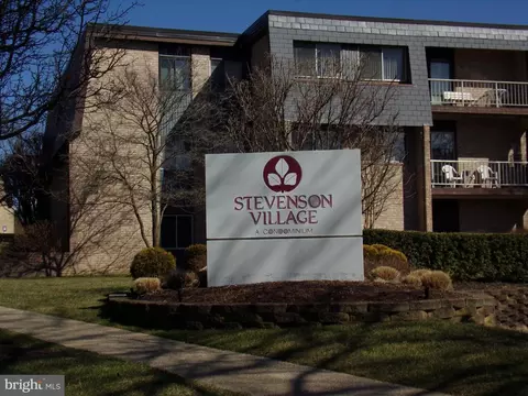 14 Stonehenge Cir #10, Pikesville, MD 21208