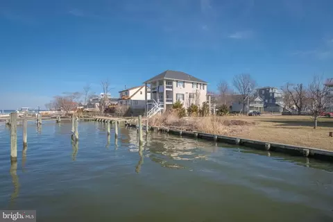 9124 Hinton Ave, Sparrows Point, MD 21219