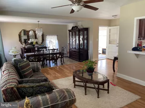 3521 Meadowdale Dr, Windsor Mill, MD 21244