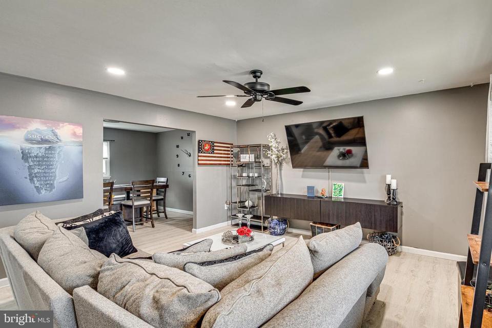  7203 Barlow Ct, Windsor Mill, MD 21244 photo 5