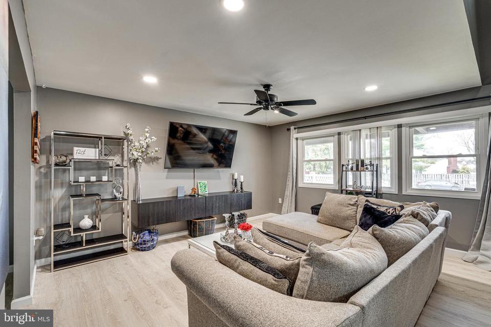  7203 Barlow Ct, Windsor Mill, MD 21244 photo 6