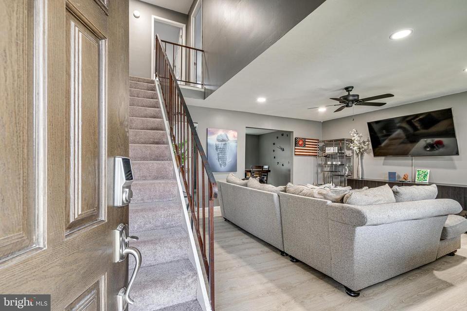  7203 Barlow Ct, Windsor Mill, MD 21244 photo 4