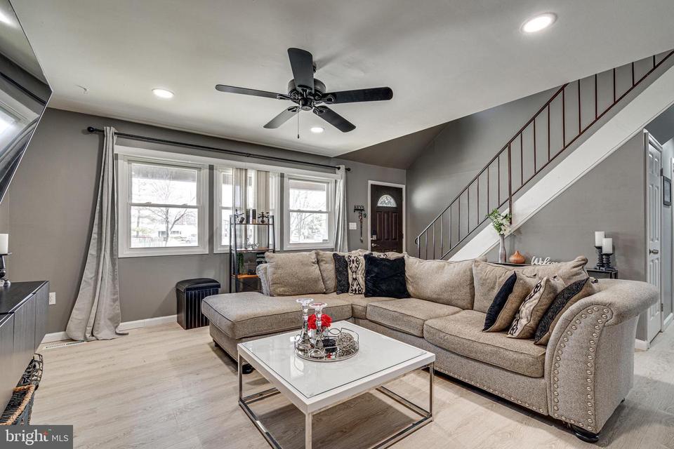  7203 Barlow Ct, Windsor Mill, MD 21244 photo 8