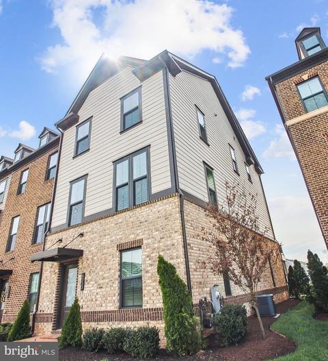 6333 Falconwood St, Middle River, MD 21220