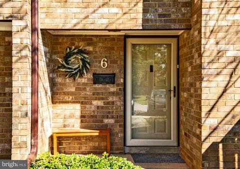 6 Pickburn Ct #C, Cockeysville, MD 21030