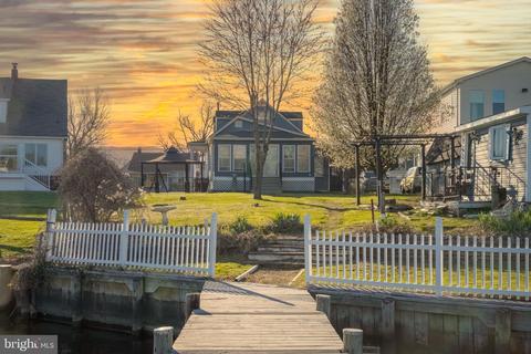 7 Bayside Dr, Dundalk, MD 21222