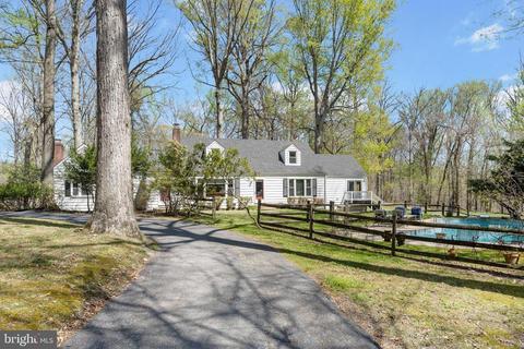 7723 Grasty Rd, Pikesville, MD 21208
