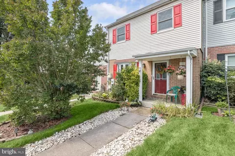 10 Broadleaf Ct, Parkville, MD 21234