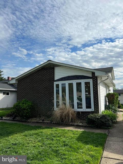 8317 Lacewood Ln, Pikesville, MD 21208