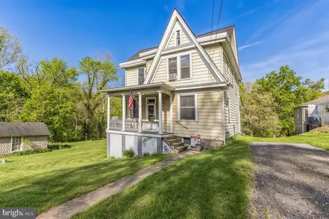 5138 S Rolling Rd, Halethorpe, MD 21227