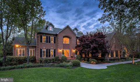 6 Huntersworth Ct, Owings Mills, MD 21117