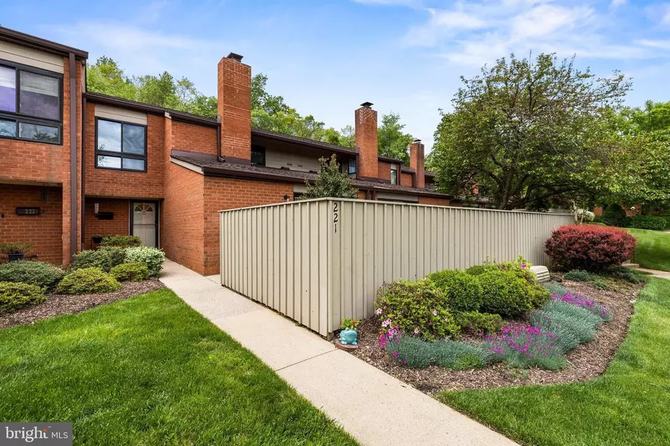  221 Deer Fox Ln, Lutherville Timonium, MD 21093 photo 1