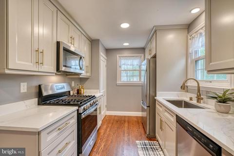 2518 Canterbury Rd, Parkville, MD 21234