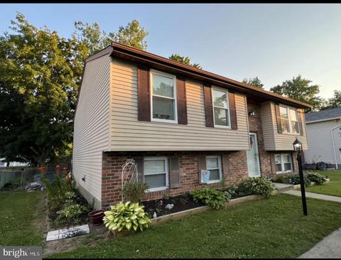 5 Raintree Ct, Essex, MD 21221