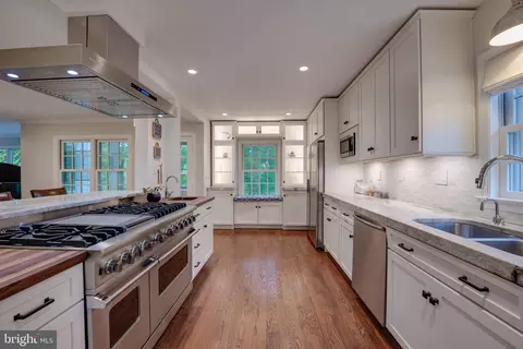 23 Murray Hill Cir, Baltimore, MD 21212
