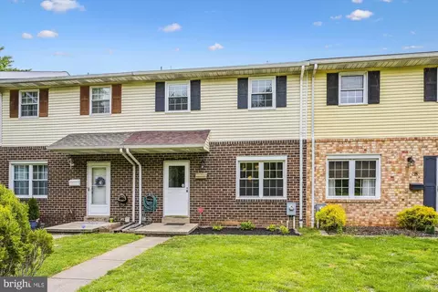10 Shadowbrook Ct, Rosedale, MD 21237