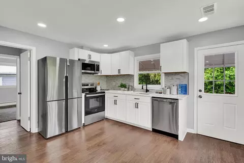 307 Essex Ave, Essex, MD 21221